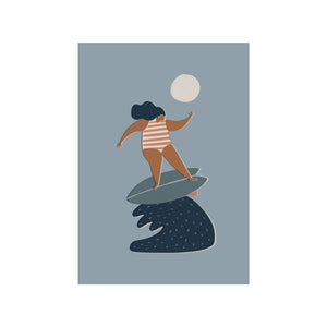 SURFING LADY OCEAN BLUE – Postkarte