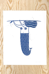 SURFING SIREN – 40 x 50 cm